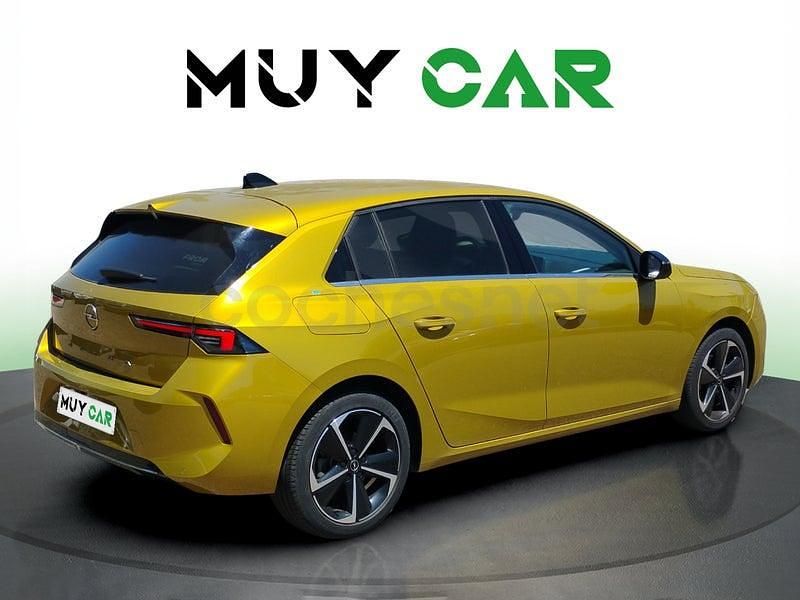 Usado Opel Astra Elegance 131 CV (96 kW) 2023 Amarillo Berlina