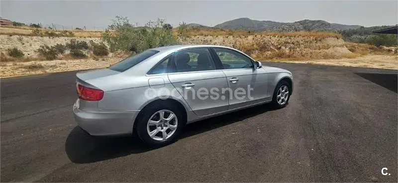 Usado Audi A4 180 CV (132 kW) 2010 Gris / plata Berlina