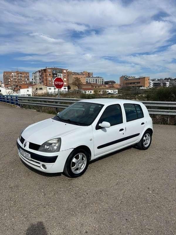 Usado Renault Clio II 68 CV (50 kW) 2006 Blanco Utilitario