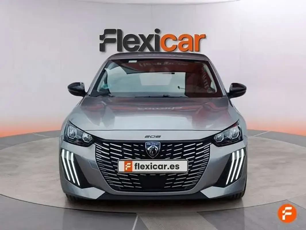 Usado Peugeot 208 Allure 101 CV (74 kW) 2025 Gris Utilitario
