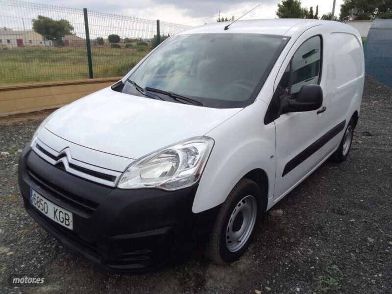 Usado Citroën Berlingo 75 CV (55 kW) 2017 Blanco Monovolumen