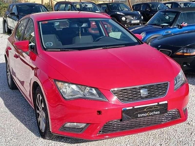 Usado Seat Leon ST Style 105 CV (77 kW) 2015 Rojo Familiar
