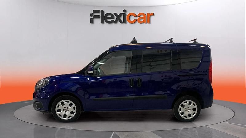 Usado Fiat Doblò Easy 95 CV (69 kW) 2019 Azul Monovolumen