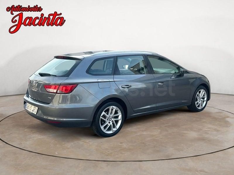 Usado Seat Leon 110 CV (80 kW) 2016 Gris / plata Familiar