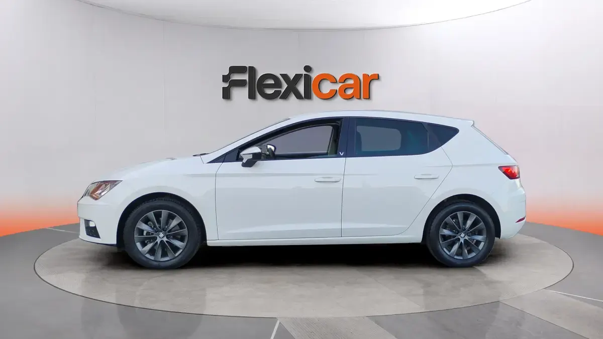 Usado Seat Leon ST Style 131 CV (96 kW) 2019 Blanco Familiar