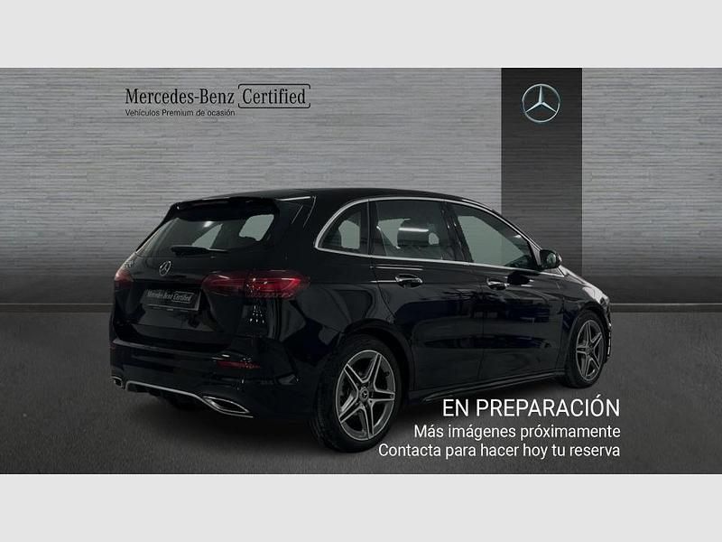 Usado Mercedes B200 AMG line 150 CV (110 kW) 2024 Negro Monovolumen