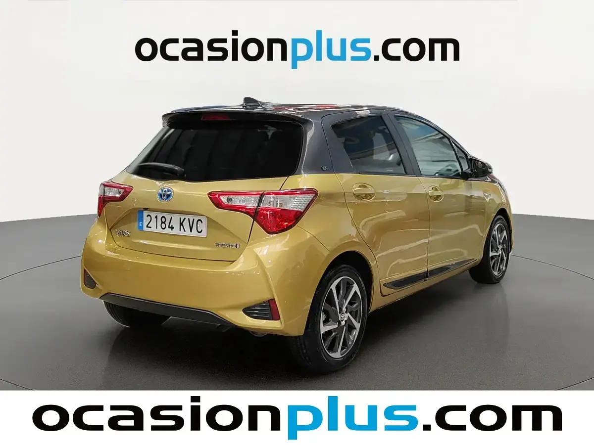 Begagnad Toyota Yaris Hybrid 100 HK (73 kW) 2019 Otro Sedan