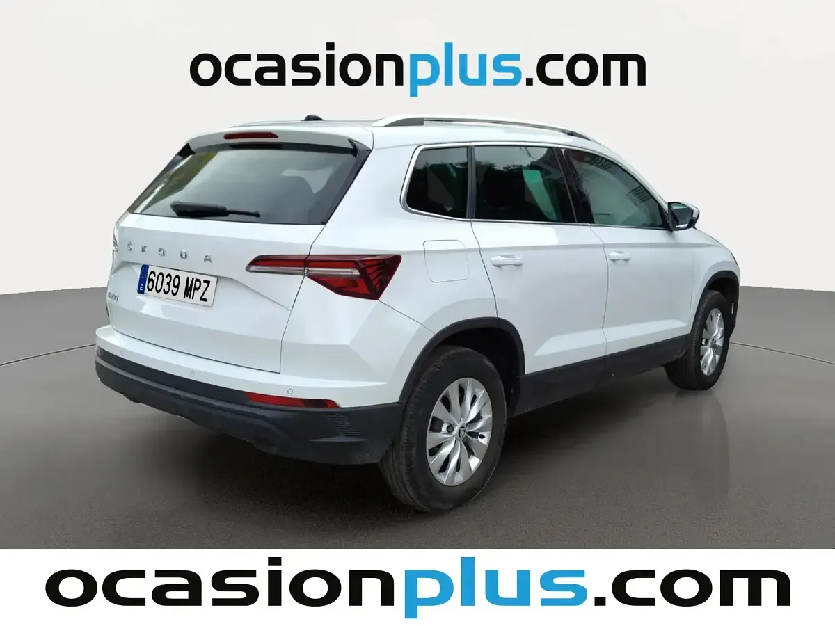 Usado Skoda Karoq Selection 115 CV (84 kW) 2024 Blanco SUV