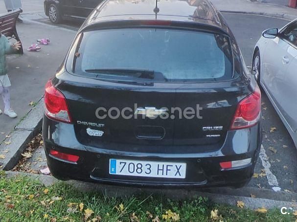 Usado Chevrolet Cruze LT 124 CV (91 kW) 2011 Negro Berlina