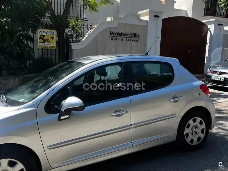 Usado Peugeot 207 Active 75 CV (55 kW) 2011 Gris / plata Berlina
