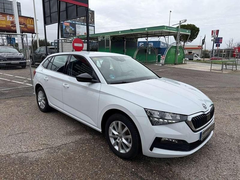 Usado Skoda Scala Ambition 90 CV (66 kW) 2021 Blanco Utilitario