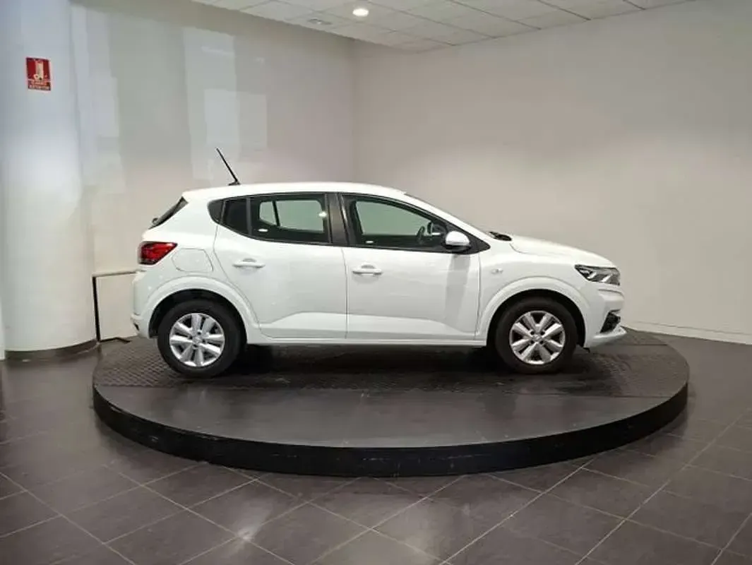 Usado Dacia Sandero Expression 90 CV (66 kW) 2022 Blanco Berlina