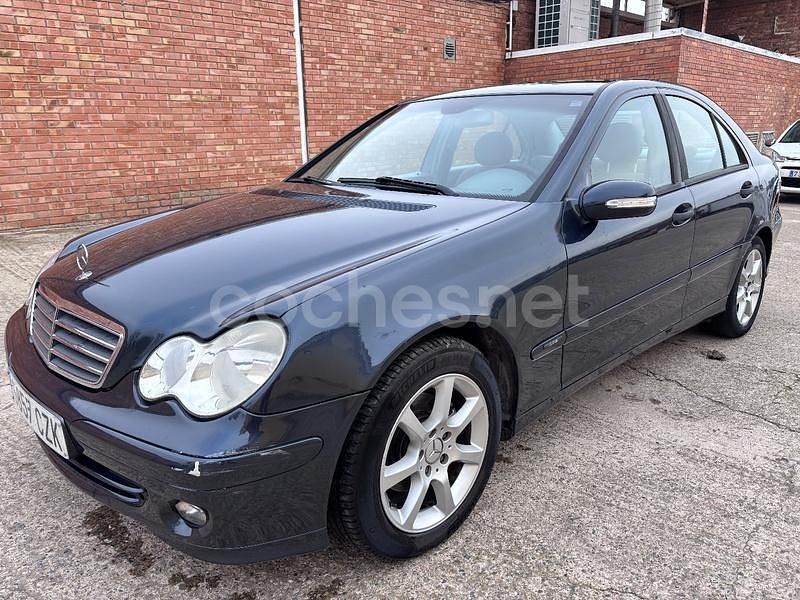 Usado Mercedes C220 Elegance 150 CV (110 kW) 2004 Azul Berlina