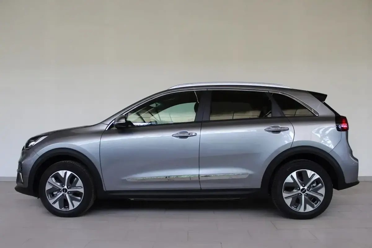 Usado Kia Niro 150 kW (204 HP) 2022 Cinzento SUV