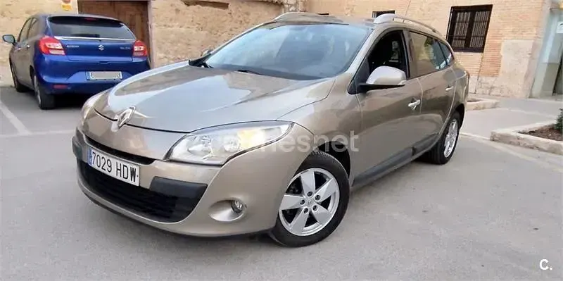 Używany Renault Mégane GrandTour Bose Edition 110 KM (80 kW) 2012 Beżowy Kombi