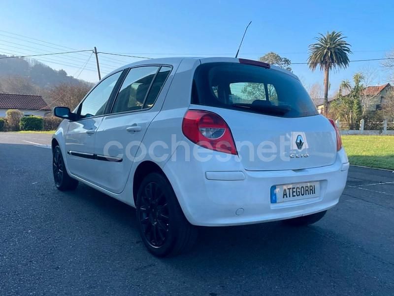 Usado Renault Clio II Exception 105 CV (77 kW) 2008 Blanco Berlina