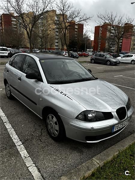 Usado Seat Ibiza Stella 100 CV (73 kW) 2003 Gris / plata Berlina