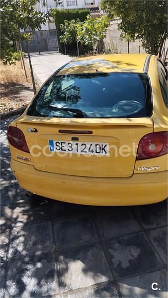 Usado Renault Mégane Coupé 95 CV (69 kW) 1999 Amarillo Coupe