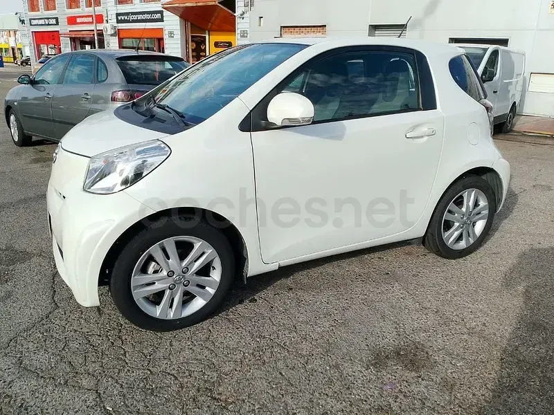 Usado Toyota iQ 98 CV (72 kW) 2013 Blanco Utilitario