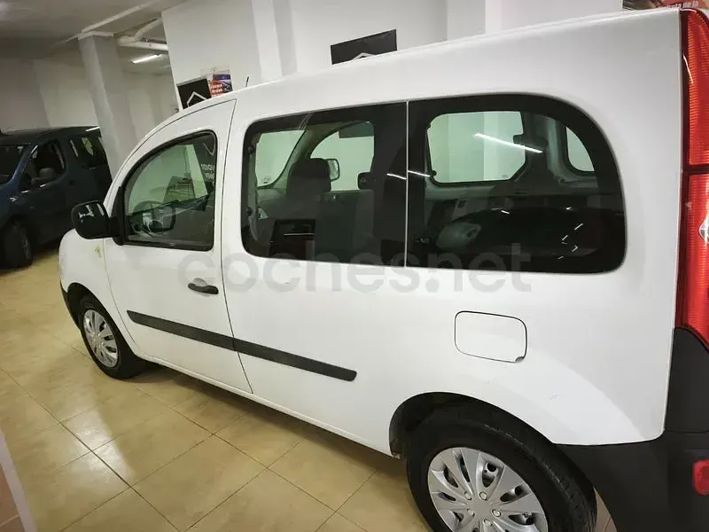 Usado Renault Kangoo 70 CV (51 kW) 2011 Blanco Monovolumen
