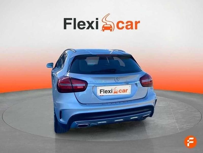 Usado Mercedes GLA200 156 CV (114 kW) 2019 Gris SUV