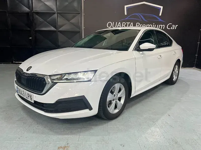 Usado Skoda Octavia Ambition 150 CV (110 kW) 2021 Blanco Berlina