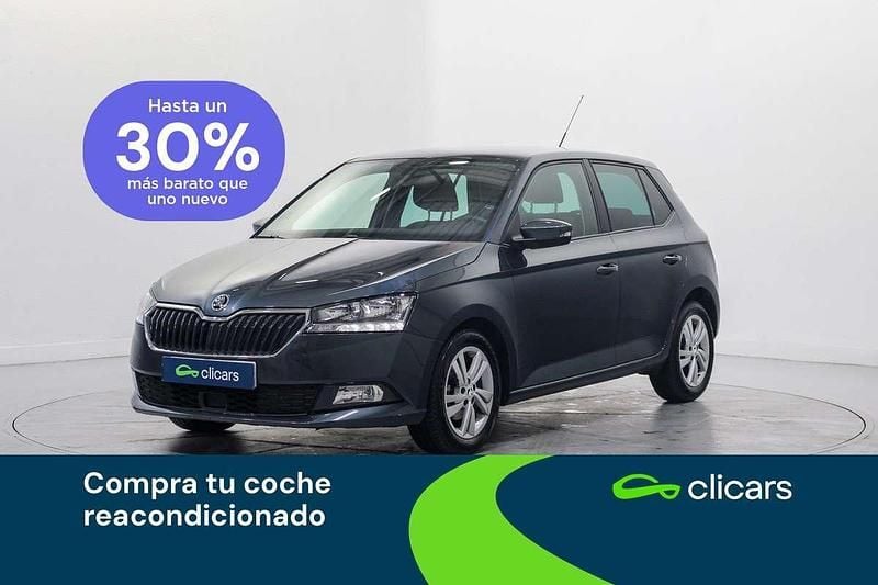 Usado Skoda Fabia Ambition 95 CV (69 kW) 2021 Gris Utilitario
