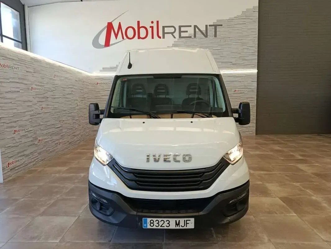 Usado Iveco Daily 156 CV (114 kW) 2023 Blanco Van