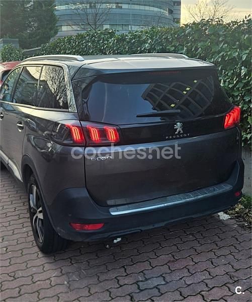 Usado Peugeot 5008 Allure 130 CV (95 kW) 2021 Gris / plata SUV