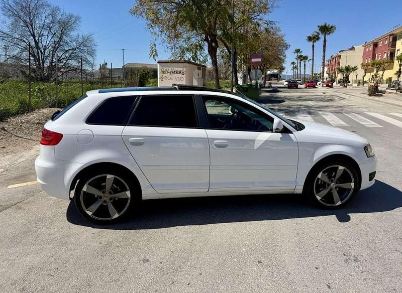 Usado Audi A3 Sportback Attraction 105 CV (77 kW) 2010 Blanco Utilitario
