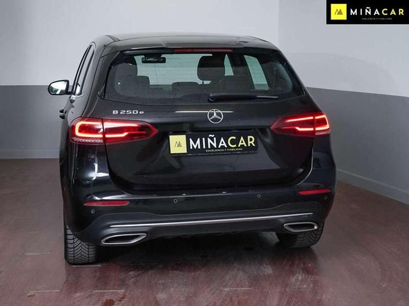 Usado Mercedes B250e 218 CV (160 kW) 2022 Negro Monovolumen