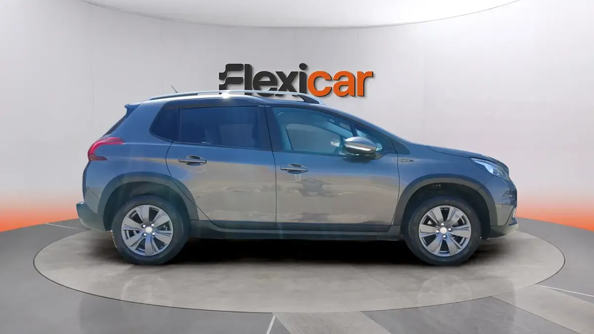Usado Peugeot 2008 Signature Sky 82 CV (60 kW) 2019 Gris SUV