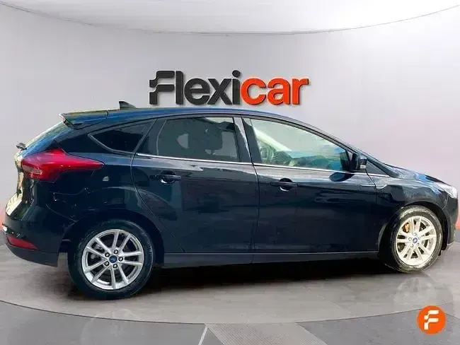 Usado Ford Focus ST-Line 125 CV (91 kW) 2017 Negro Berlina