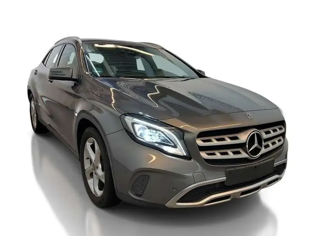 Usado Mercedes GLA200 156 CV (114 kW) 2019 Gris SUV
