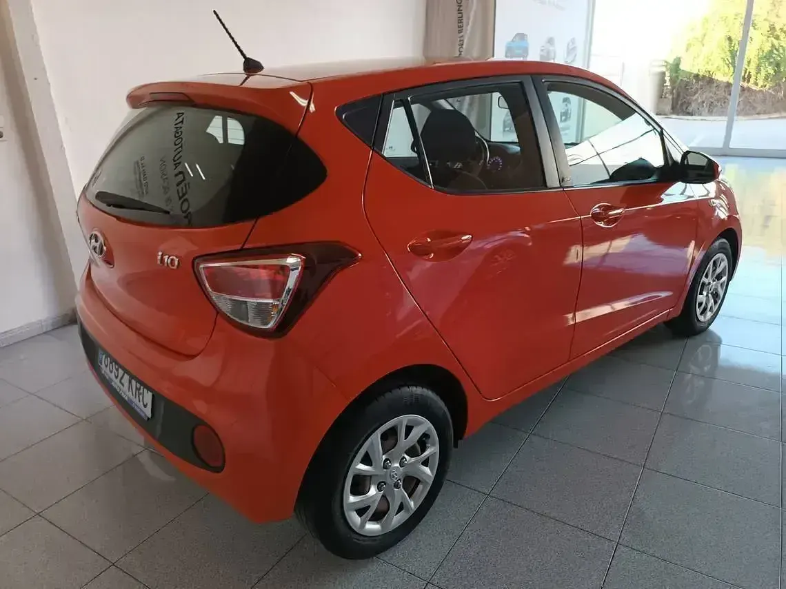 Używany Hyundai i10 GO! 66 KM (48 kW) 2019 Czerwony Hatchback