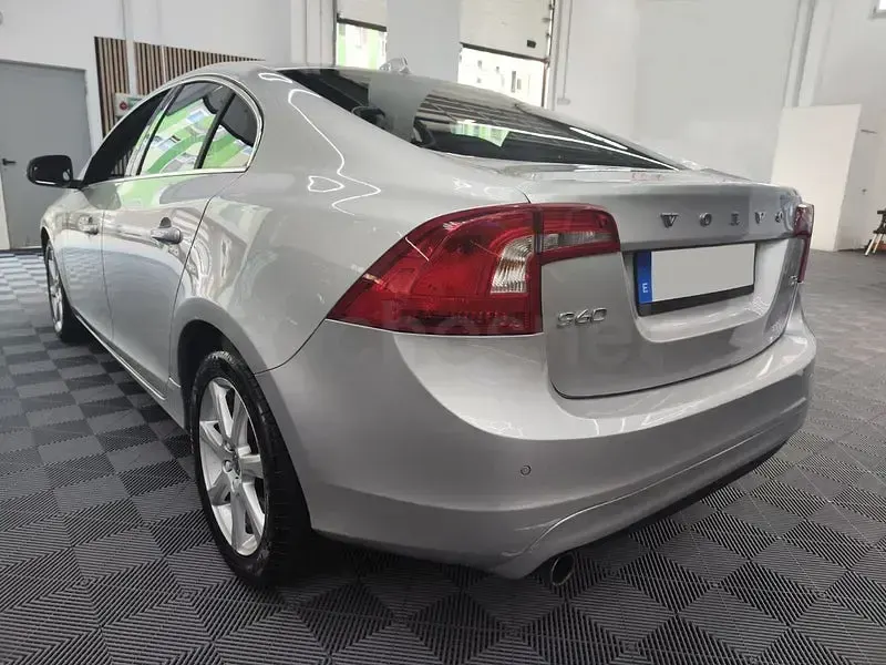 Begagnad Volvo S60 Momentum 150 HK (110 kW) 2017 Grå Sedan