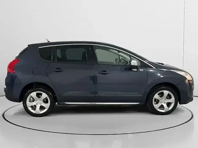 Usado Peugeot 3008 Style 115 CV (84 kW) 2013 Azul Familiar