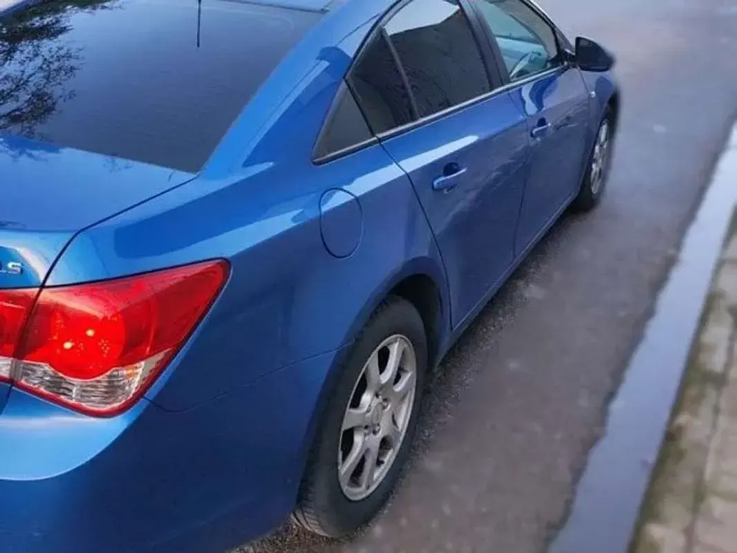 Usado Chevrolet Cruze LT 163 CV (119 kW) 2011 Azul Utilitario