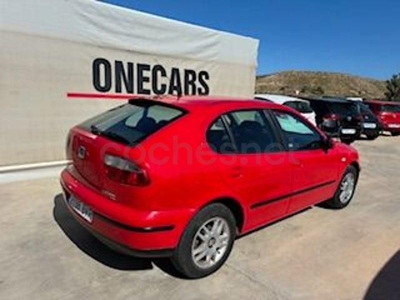 Używany Seat Leon Stella 90 KM (66 kW) 2002 Czerwony Hatchback