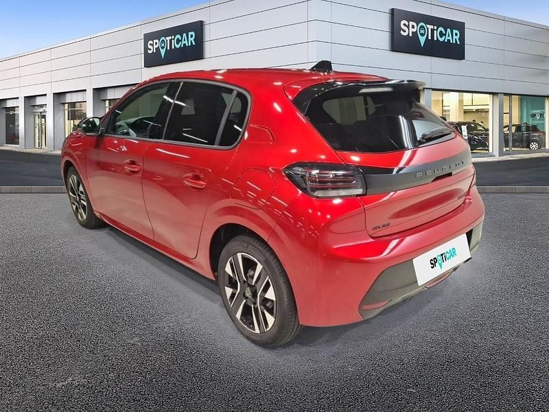 Usado Peugeot 208 Allure 111 CV (81 kW) 2025 Rojo Utilitario