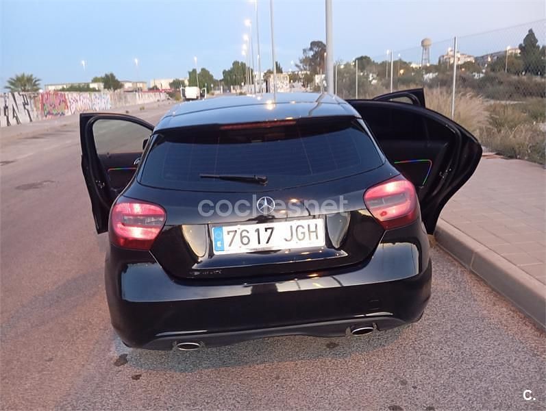 Usado Mercedes A180 Elegance 109 CV (80 kW) 2013 Negro Monovolumen