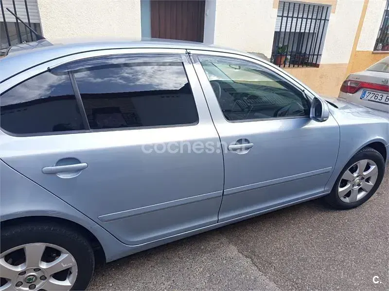 Usado Skoda Octavia 105 CV (77 kW) 2010 Azul Berlina