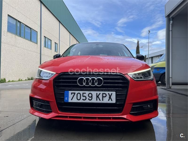 Usado Audi A1 Sportback Exclusive 95 CV (69 kW) 2018 Rojo Utilitario