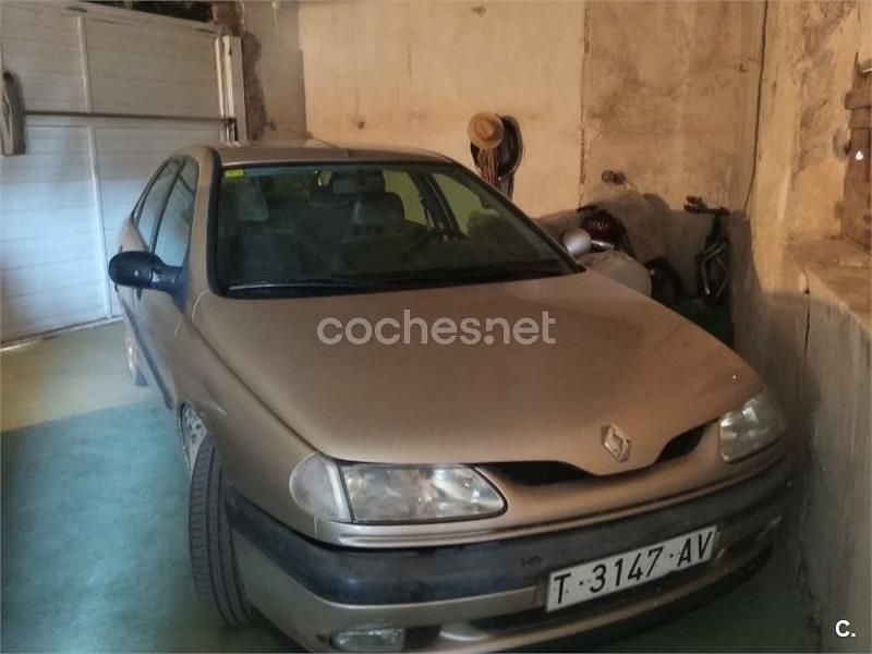 Usado Renault Laguna 95 CV (69 kW) 1997 Beige Berlina