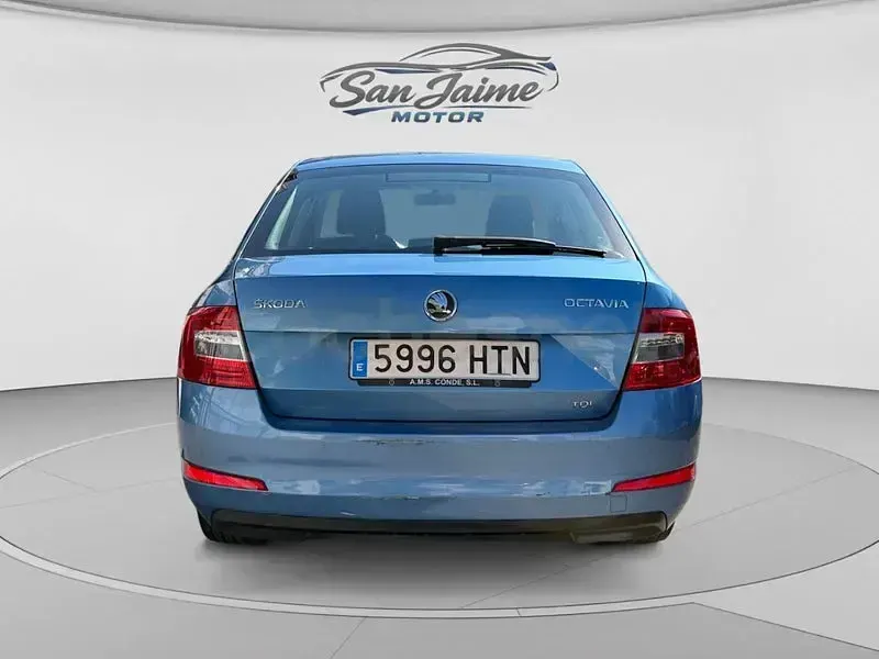 Usado Skoda Octavia Elegance 105 CV (77 kW) 2013 Azul Berlina