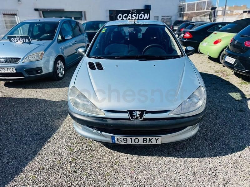 Usado Peugeot 206 70 CV (51 kW) 2003 Gris / plata Berlina