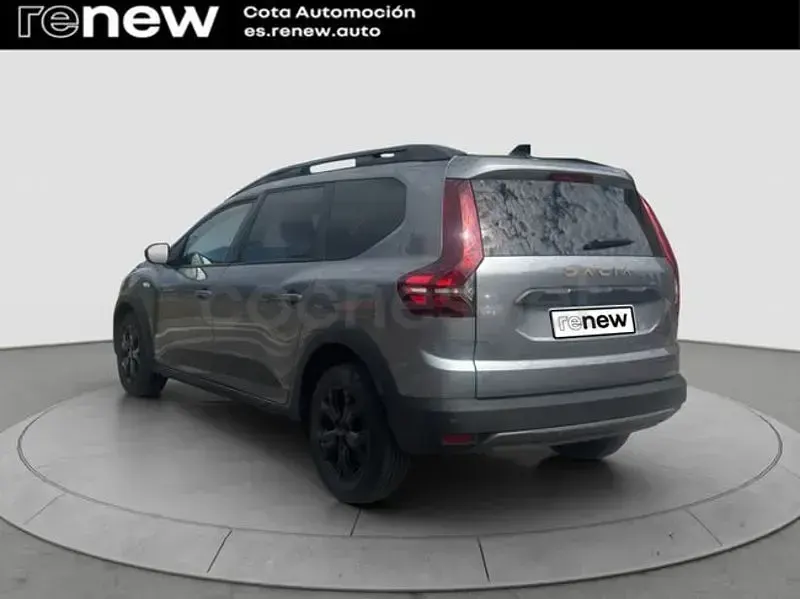 Usado Dacia Jogger Extreme 100 CV (73 kW) 2023 Gris / plata Monovolumen