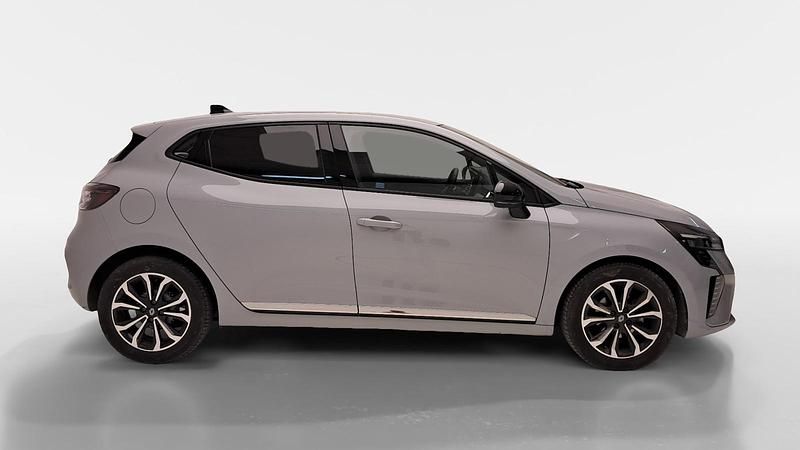 Usado Renault Clio V Techno 90 CV (66 kW) 2025 Gris / plata Berlina