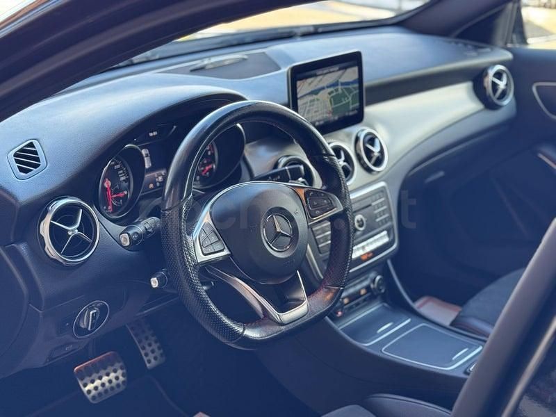 Usado Mercedes GLA180 122 CV (89 kW) 2019 Negro SUV