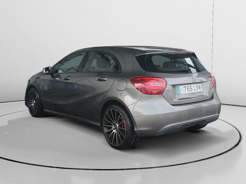 Usado Mercedes A180 Style 109 CV (80 kW) 2017 Gris